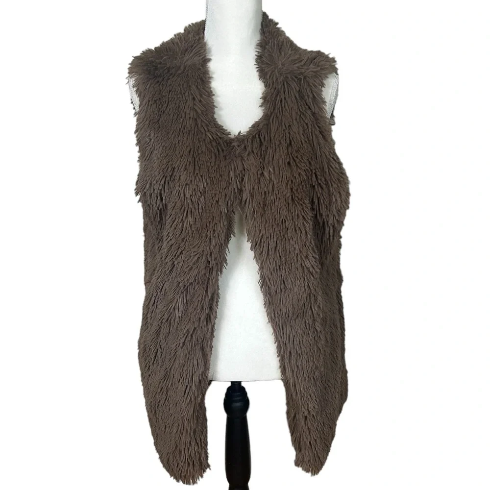 Betsy Johnson brown faux fur long fluffy vest pockets